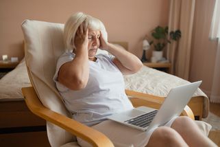 Češi zuří: Podávají daňové přiznání za mrtvé příbuzné. Finančák může doměřit pokuty. "Je to od státu nehoráznost", stěžují si